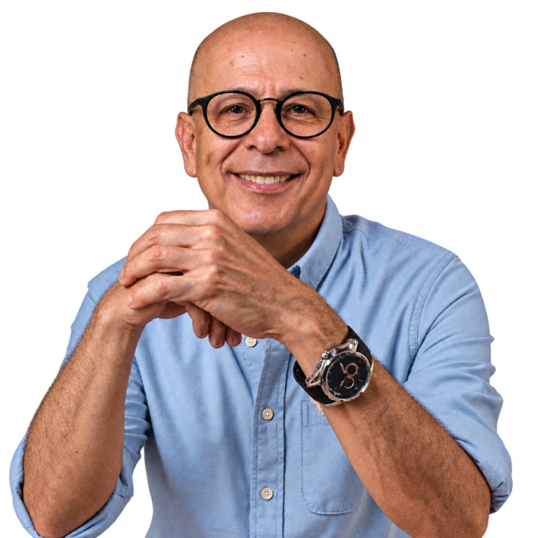 Lorenzo González, consultor de estrategia digital, con las manos entrelazadas